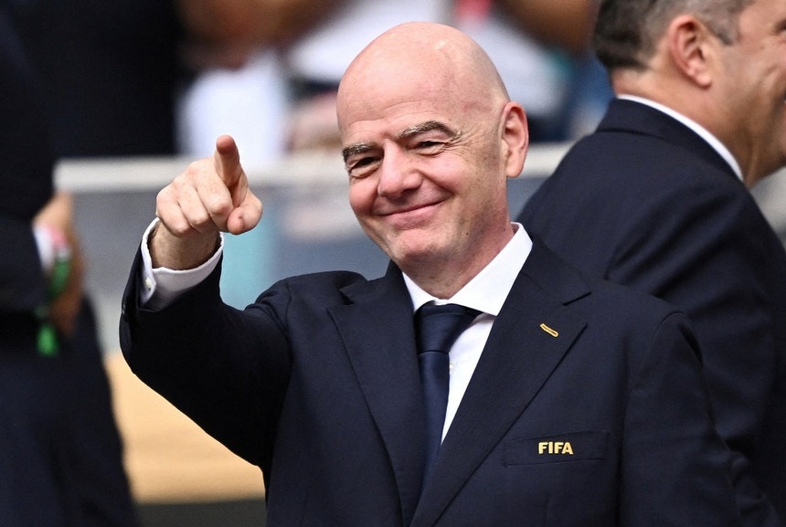 Pressão sobre Gianni Infantino aumenta com oposição de membros da UEFA