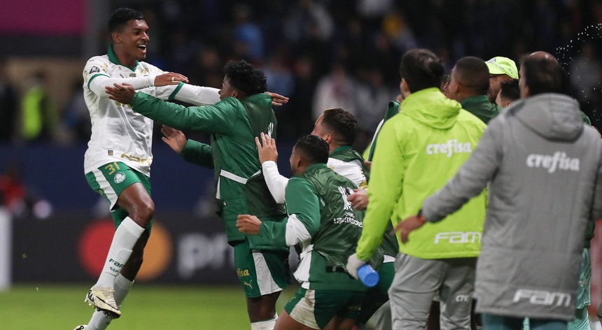 Palmeiras, de Abel Ferreira, vence na Libertadores com reviravolta no Equador