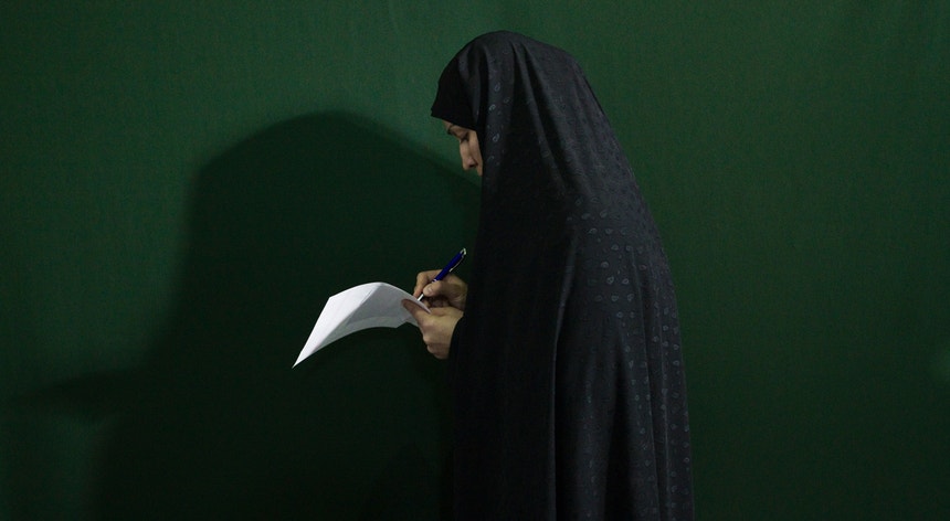 ONU alerta para controlo discriminatório sobre mulheres sem véu no Irão