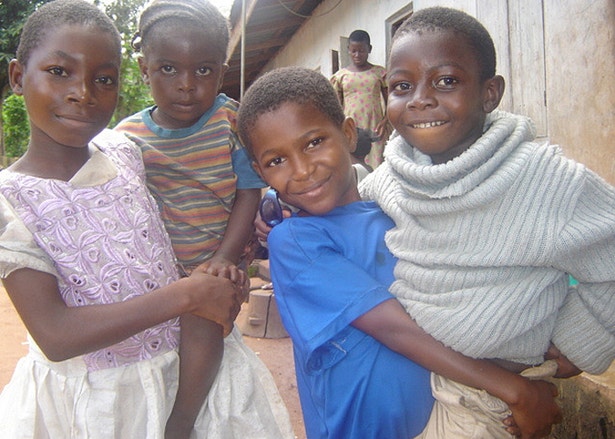  9&ordm; A Nig&eacute;ria tem 155.215.573 pessoas. No entanto, a esperan&ccedil;a m&eacute;dia de vida do pa&iacute;s n&atilde;o ultrapassa os 52 anos. 