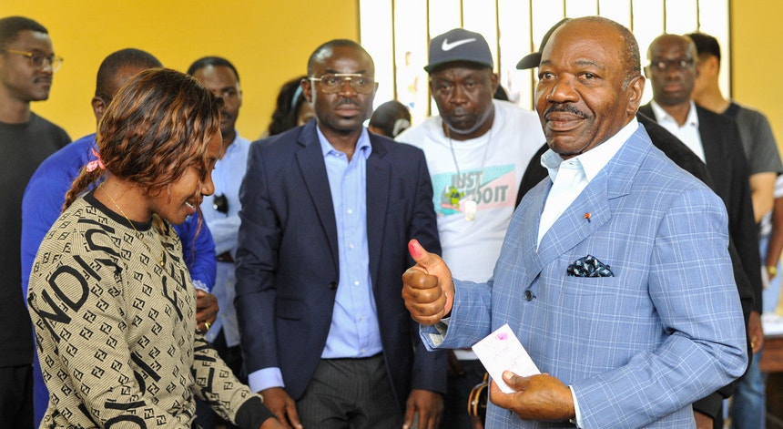 Ali Bongo Ondimba, o presidente do Gabão, depois de votar nas eleições no passado sábado 
