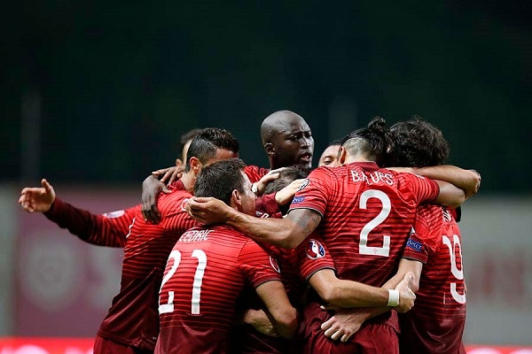 Portugal perde com Dinamarca mas segue para os quartos do Europeu