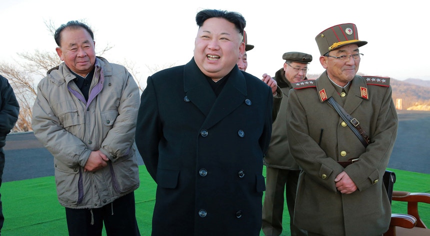 O líder da Coreia do Norte Kim Jong-un numa foto não datada publicada pela agência oficial de notícias norte-coreana a 7 de março de 2017
