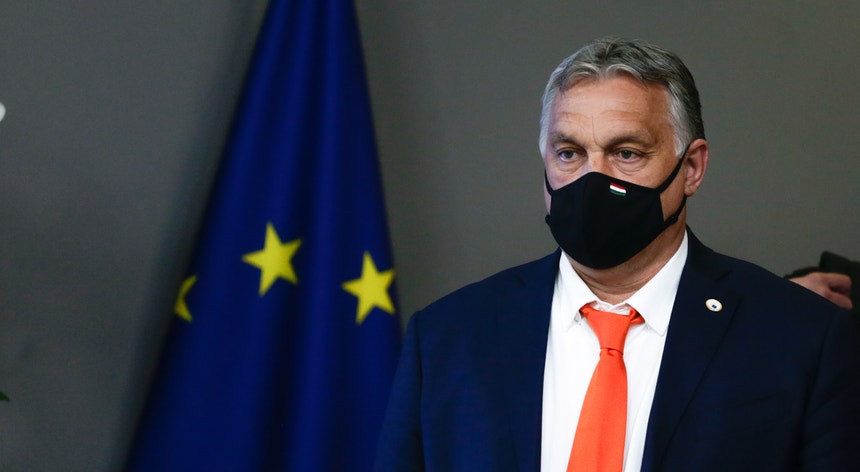 O primeiro-ministro húngaro, Viktor Orbán, esteve "debaixo de fogo" no primeiro dia do Conselho Europeu
