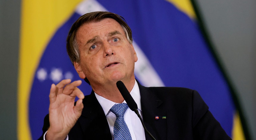 Bolsonaro continua a mostrar-se orgulhosamente só face à pandemia
