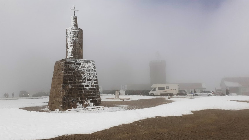 Imagem de Quinze distritos sob avisos devido à neve, vento e agitação marítima