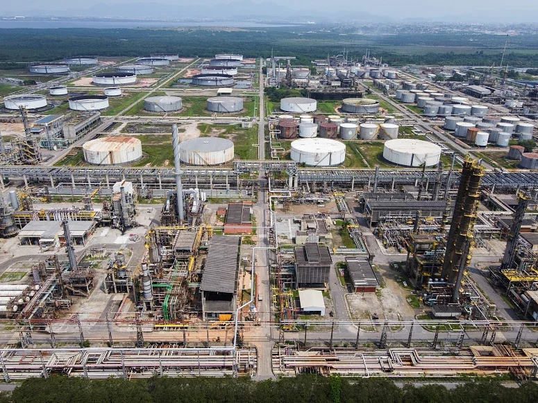 Produção de petróleo e gás da Petrobras regista oscilações