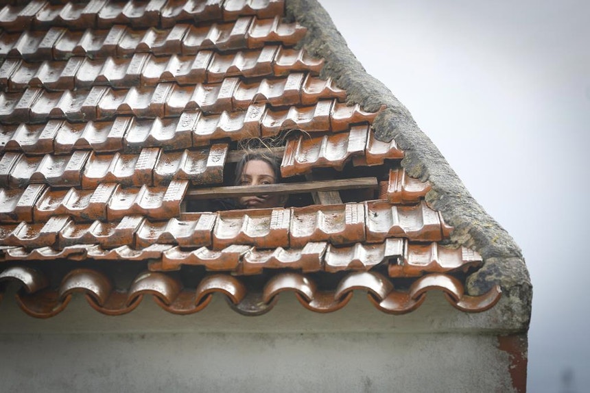 Imagem de Kristin seis meses. Ainda há casas sem telhado, problemas nas comunicações e muitas árvores caídas