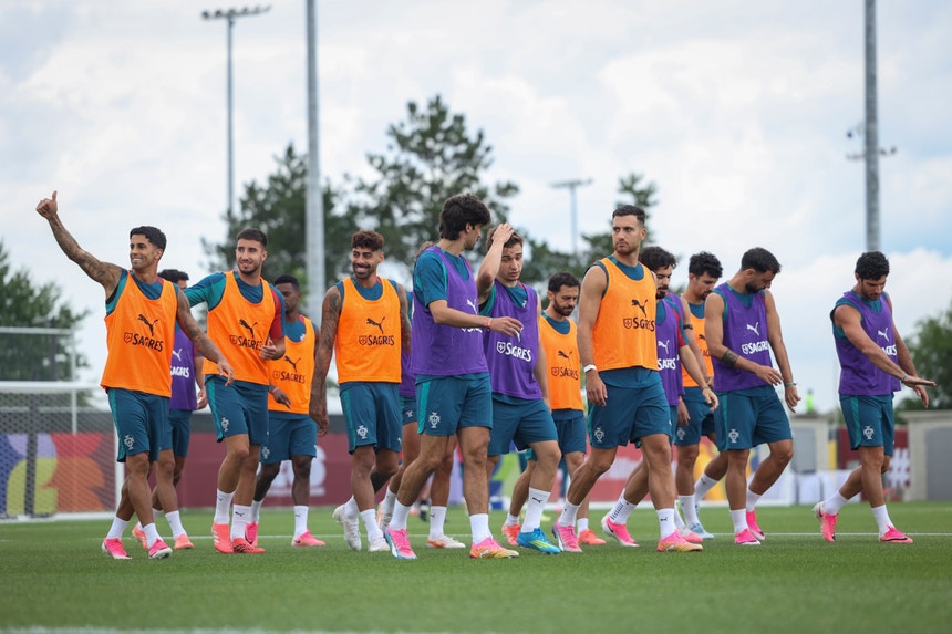 Imagem de Portugal e Espanha em Arlington perante 94.000 espetadores