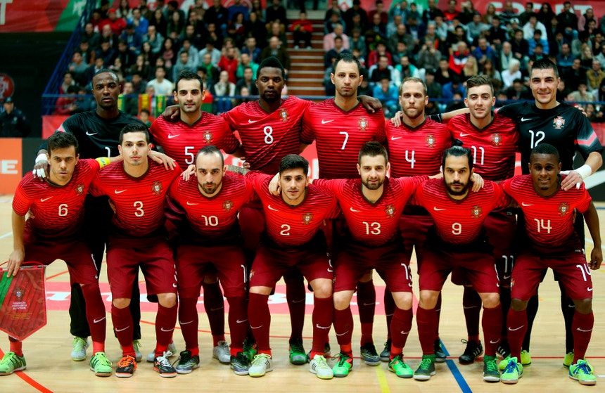 A seleção de futsal defronta a Sérvia no acesso ao mundial
