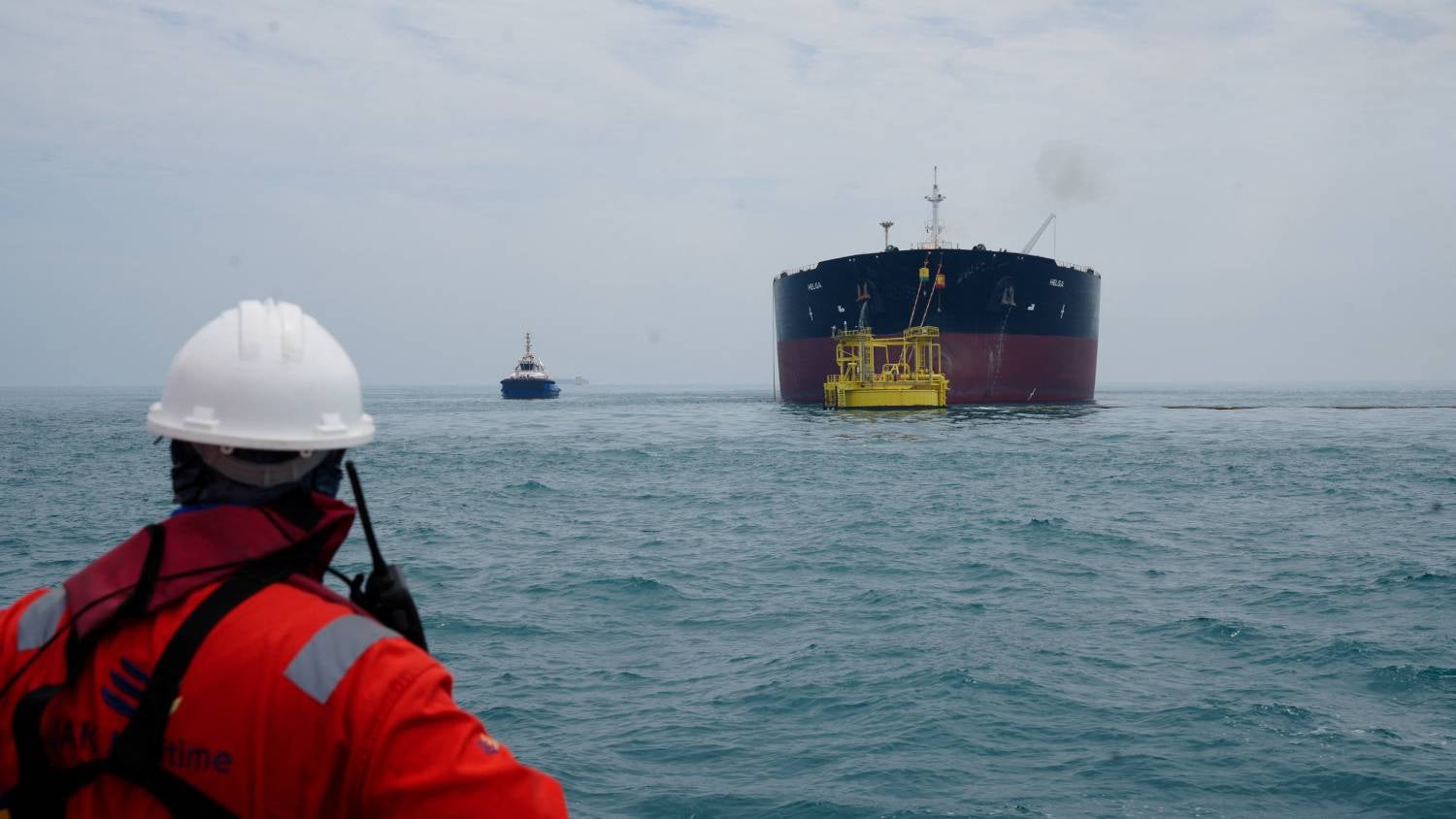 Preço do petróleo supera 111 dólares. Emirados Árabes Unidos vão abandonar a OPEP