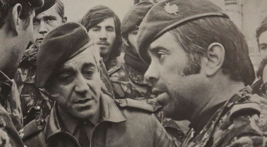 Otelo, em Agosto de 1975, com Jaime Neves (à dir.)
