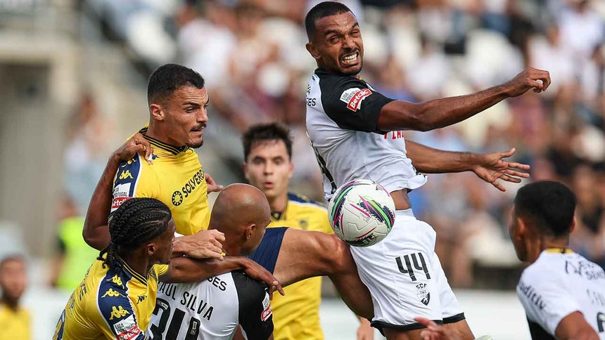 Raul Silva foi feliz no último jogo do Farense
