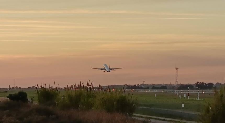 Companhia aérea Iberia vai dispensar quase mil trabalhadores