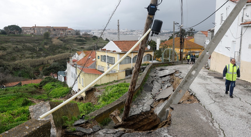 Imagem de Vários locais de Almada estão inabitáveis