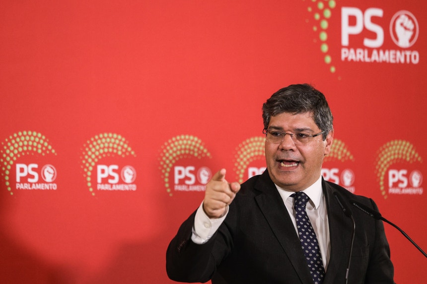 Imagem de Líder parlamentar do PS envia a Ventura dossier com mais de 100 mentiras do Chega
