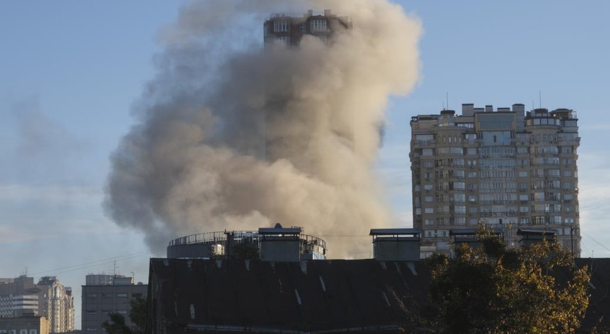 De madrugada assistiu-se a um ataque massivo de drones russos a Kiev
