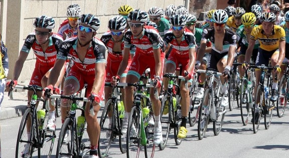 A equipa de ciclismo do Tavira, em primeiro plano, vai ganhar uma nova imagem

