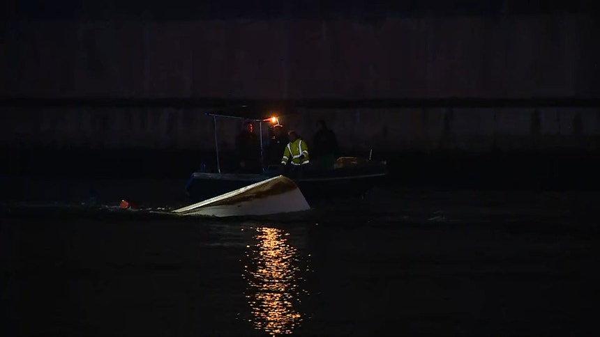 Imagem relacionada com a notícia: Ferry colide com barco no rio Tejo. Há duas pessoas desaparecidas