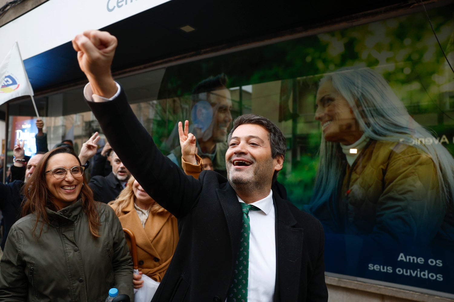 Retirada de cartazes. Ventura diz que � um mau dia para a democracia