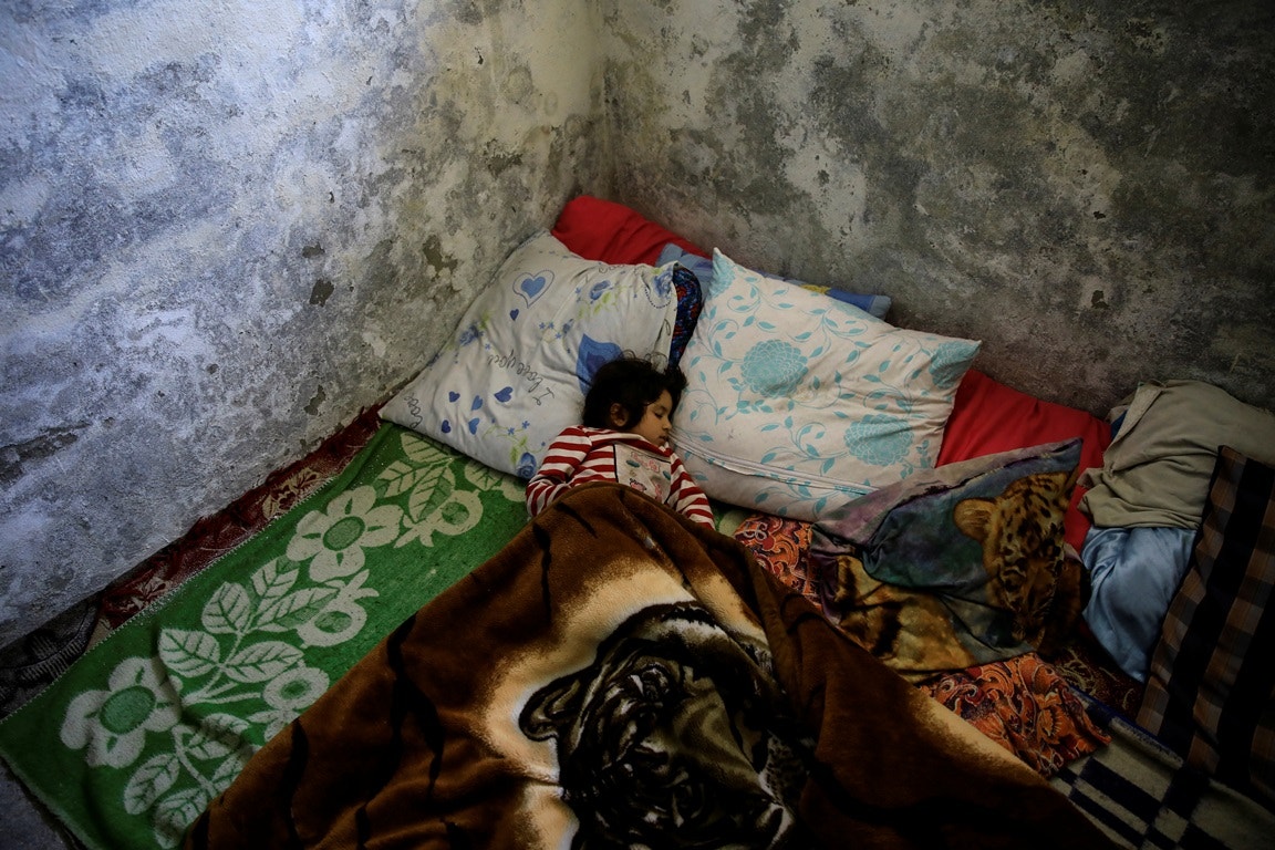  Crian&ccedil;a dorme em abrigo | Umit Bektas - Reuters 