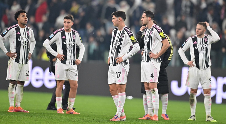 Imagem de Juventus cede `nulo` ao rival Torino e é vaiada pelo público