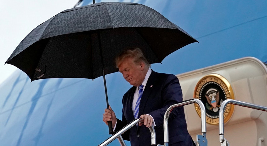 Donald Trump à chegada a Osaka, Japão, a 27 de junho de 2019, para a Cimeira do G20. 

