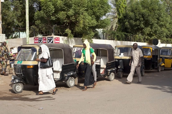  217&ordm; Cartum &eacute; a capital do Sud&atilde;o e a segunda maior cidade do pa&iacute;s, permanecendo numa posi&ccedil;&atilde;o prec&aacute;ria devido aos efeitos da pobreza. 