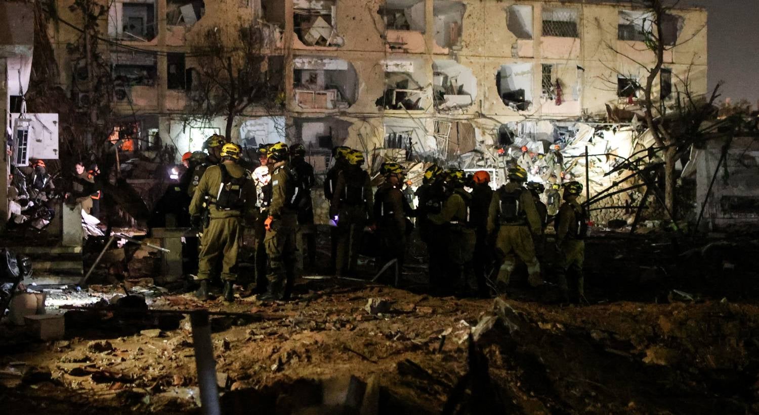 "Noite muito difícil". Ataques iranianos a duas cidades israelitas fazem centenas de feridos