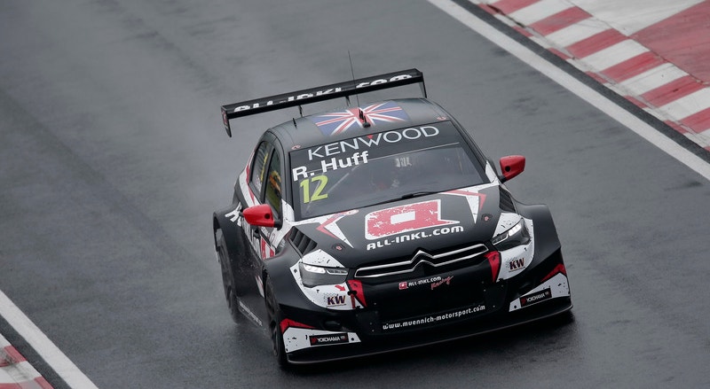 O britânico Rob Huff (Citroën)dominou a corrida de Macau do Mundial de Carros de Turismo (WTCC)
