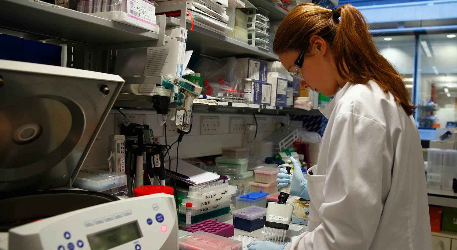 Pesquisa de vacina para o &eacute;bola no Instituto The Jenner em Oxford, Inglaterra. Foto: Eddie Keogh - Reuters