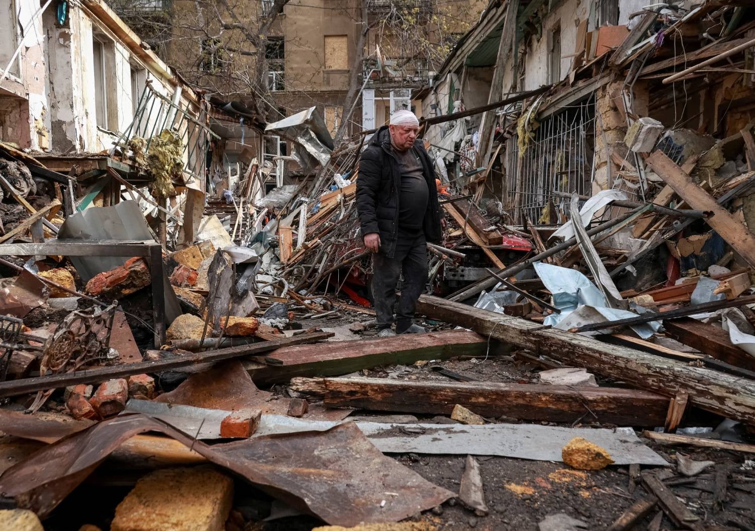 Ataques com drones russos causam pelo menos dez feridos em Odessa