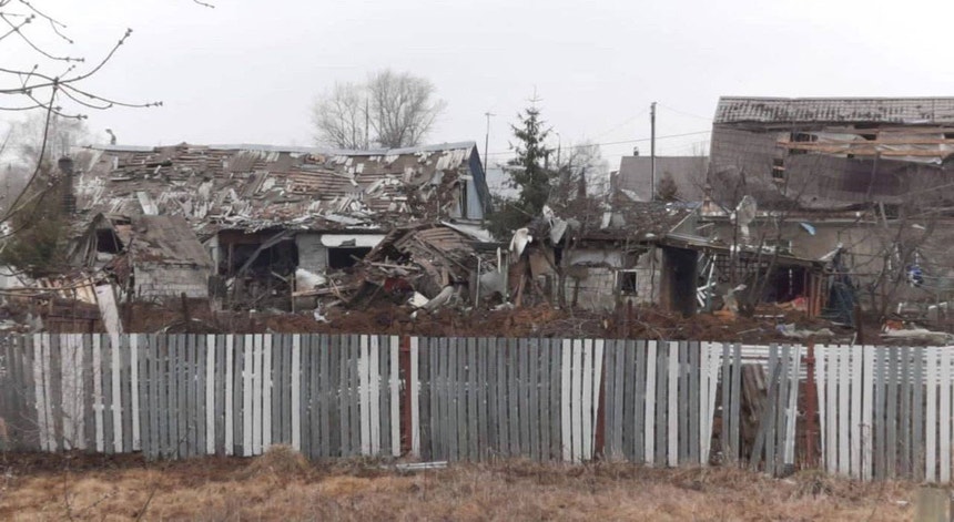 Casas afetadas em Kireyevsk, cidade russa de Tulsa, por explosão atribuída a um drone
