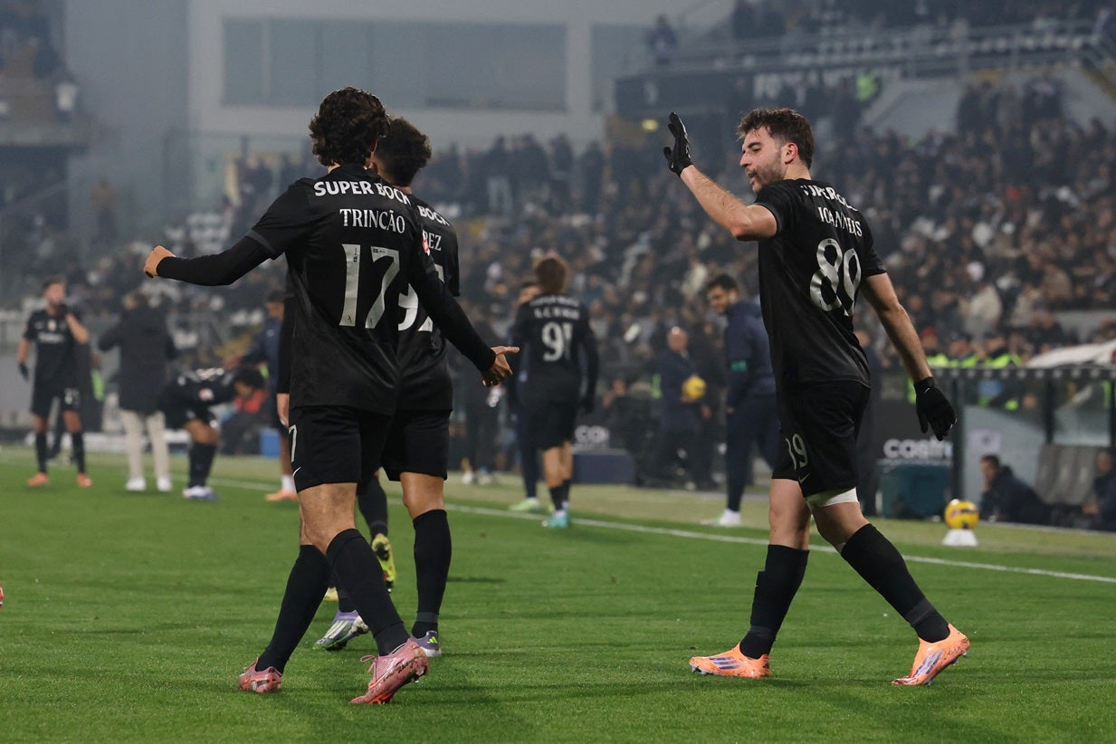 Sporting com triunfo folgado em Guimar�es