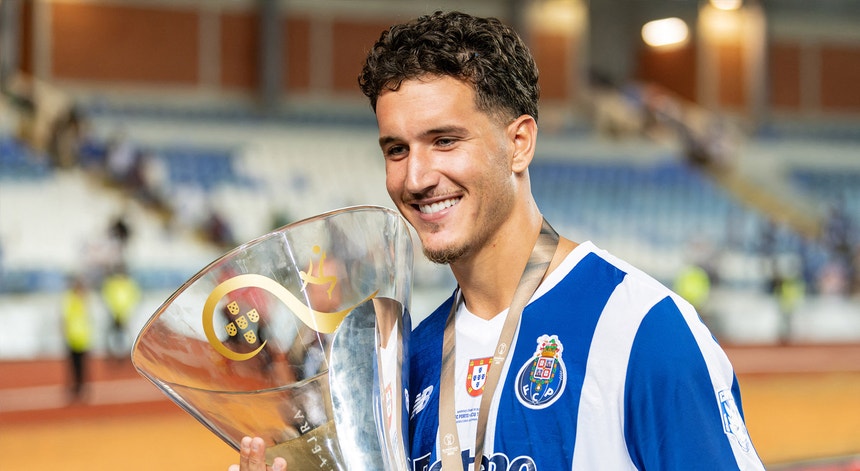 Imagem de Galatasaray negoceia Deniz Gül com o FC Porto