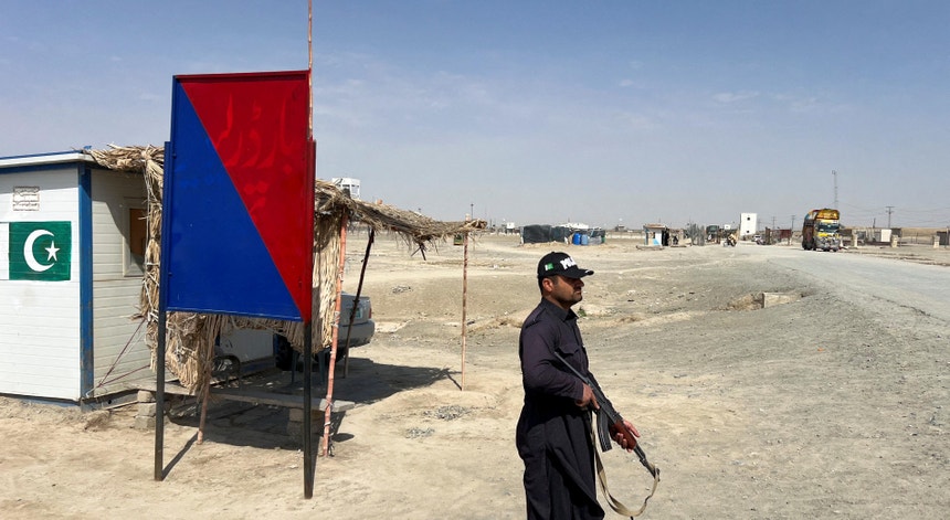 Imagem ilustrativa: "Guerra aberta" entre Paquistão e Afeganistão. China, Rússia e Irão oferecem-se