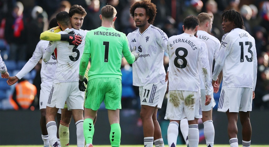 Manchester United regressa aos triunfos