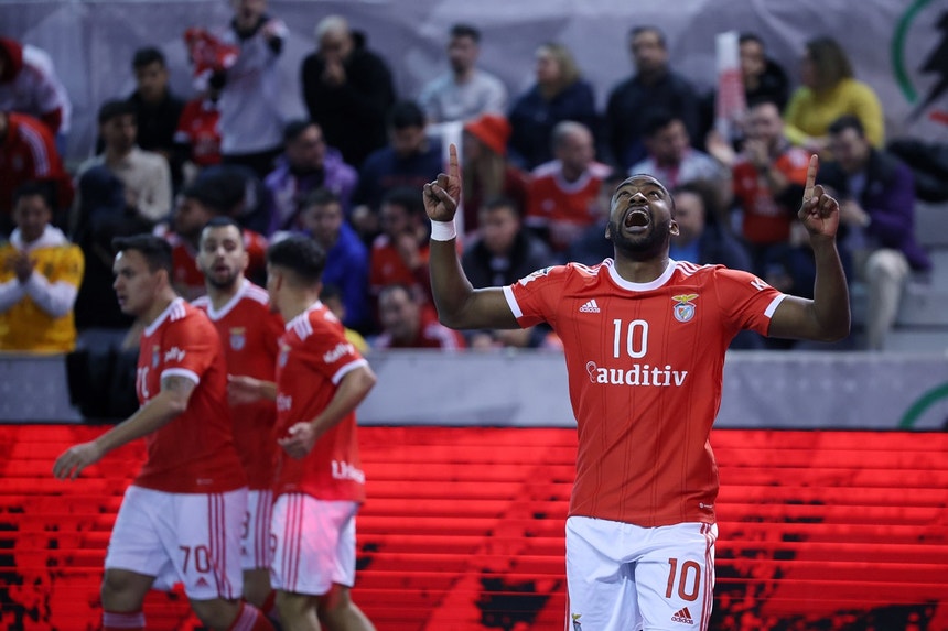 Sporting vence Benfica na Luz e lidera o campeonato de futsal