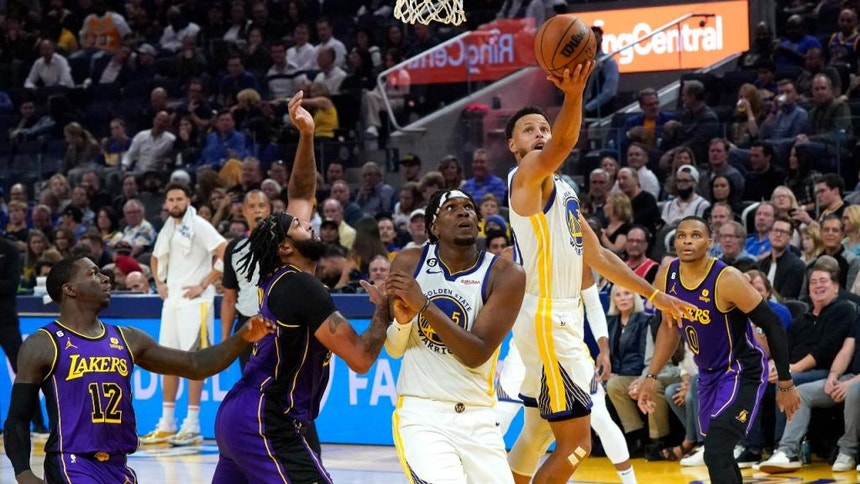 Os Warriors venceram os Lakers no início da defesa do título
