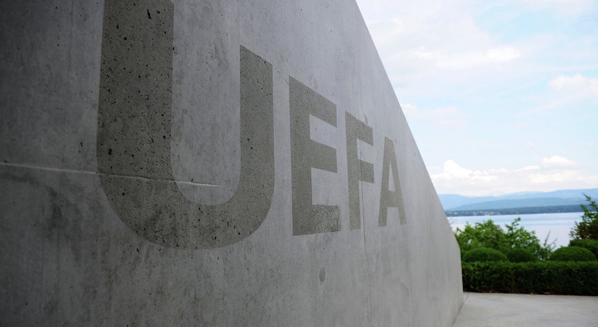 A UEFA está preocupada com o aumento da poluição
