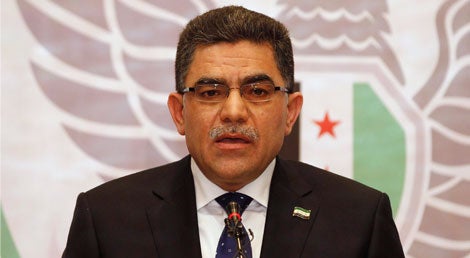 Ghassam Hitto, o candidato da fa&ccedil;&atilde;o islamita dos rebeldes e eleito pelo Conselho Nacional s&iacute;rio como primeiro-ministro para as &aacute;reas em poder dos rebeldes, nasceu em 1963 e residiu nos &uacute;ltimos 25 anos nos EUA onde se formou numa universidade de Indiana e onde trabalhava numa empresa de telecomunica&ccedil;&otilde;es do Texas.