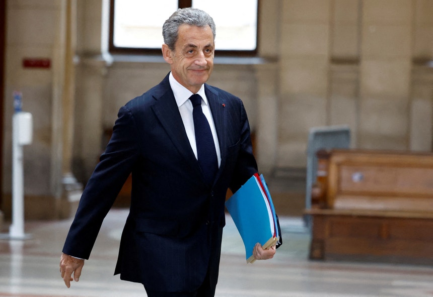 Imagem relacionada com a notícia: Nicolas Sarkozy regressa ao banco dos réus