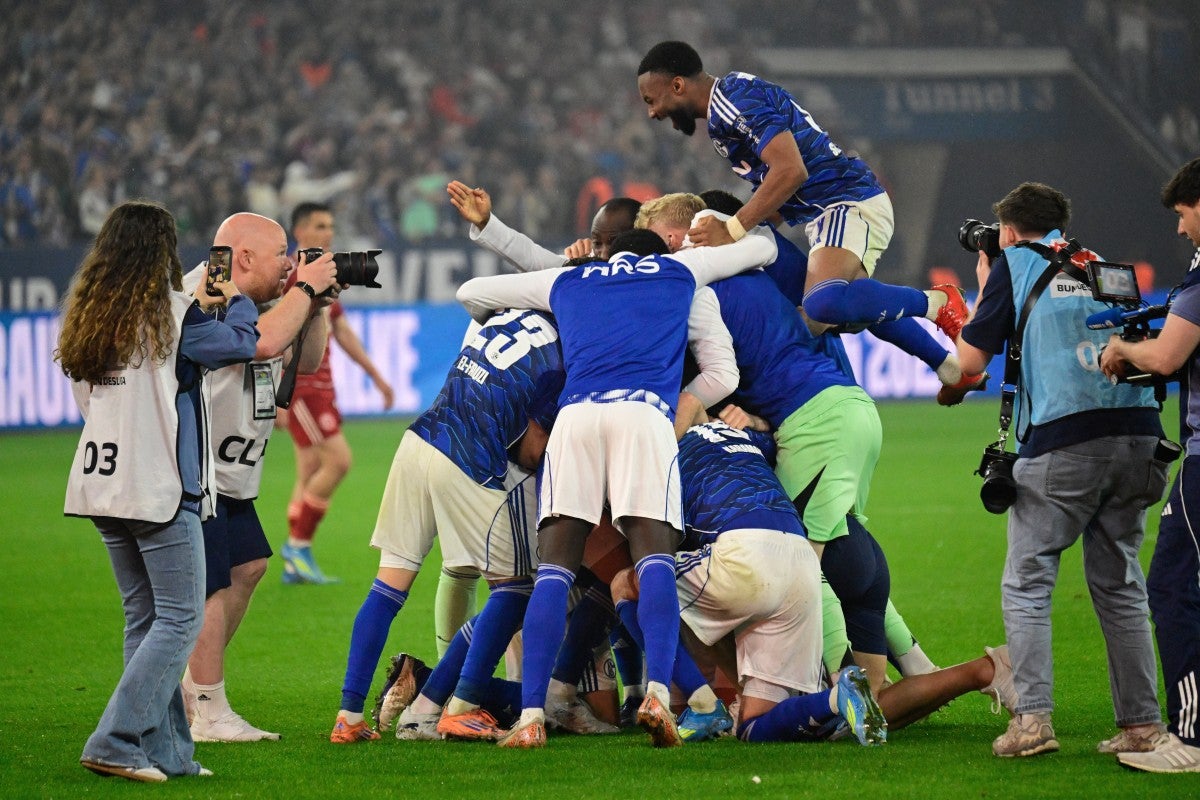 Schalke 04 confirma regresso à Liga alemã três anos depois