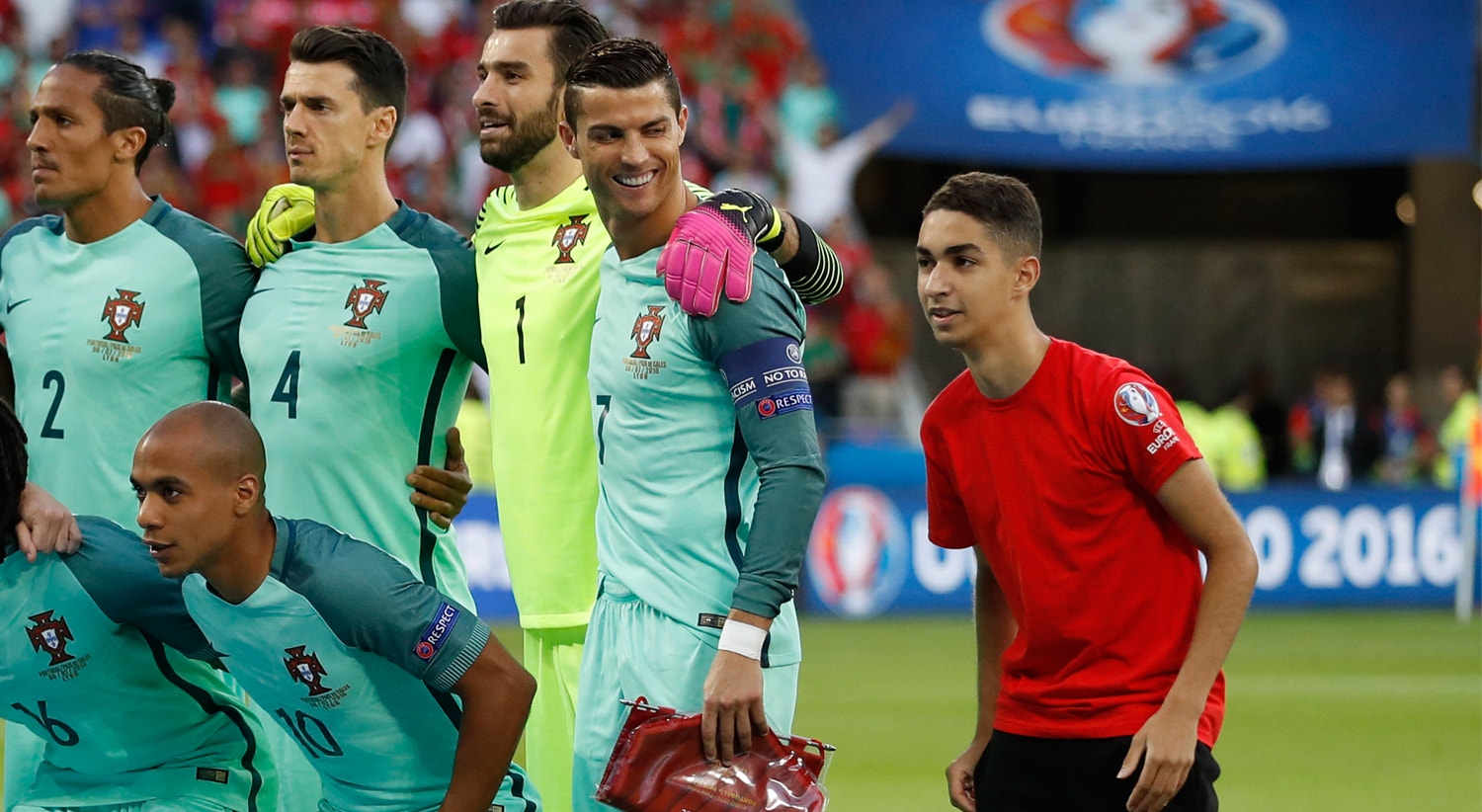  Carl Recine - Reuters 