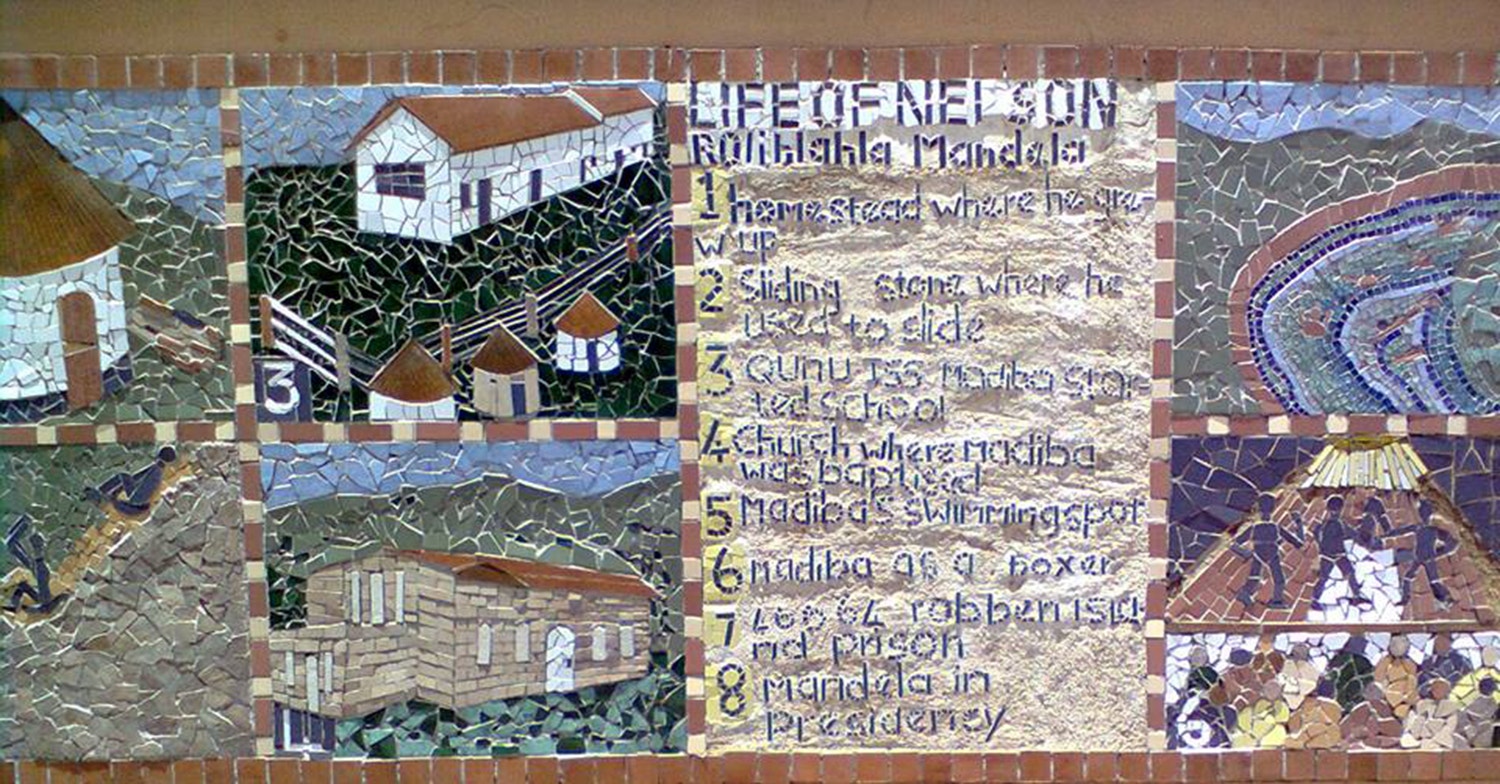 Mural no memorial Mandela, constru&iacute;do em Qunu, onde foi sepultado. (Dezembro 2013) /Foto: Ant&oacute;nio Mateus - RTP 
