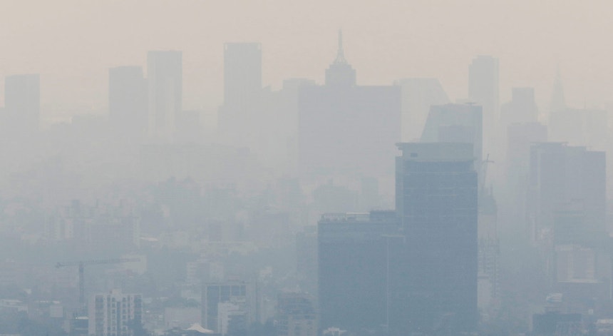 Poluição na Cidade do México em abril de 2020. 
