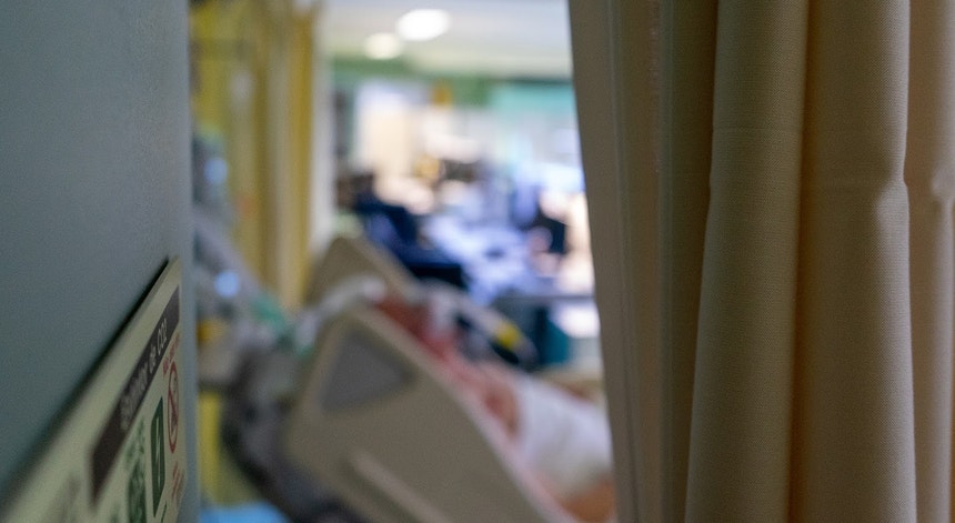 Imagem de Privados acusam hospitais públicos de reterem utentes