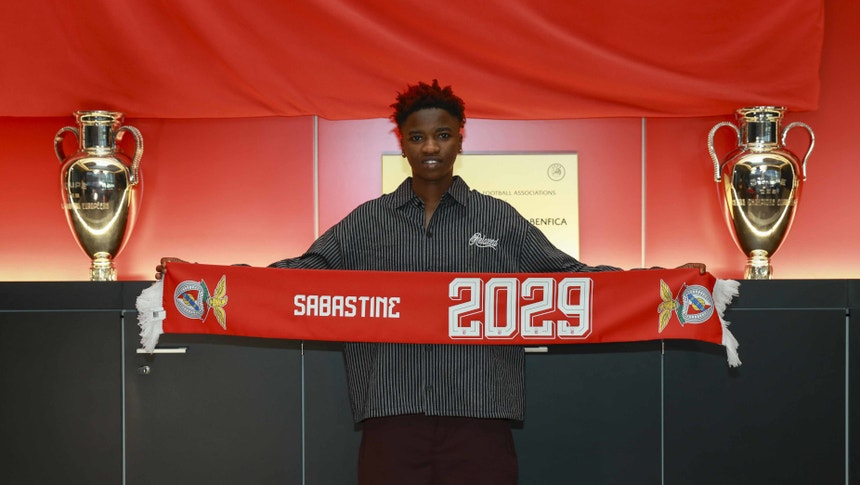 Imagem de Futebolista internacional nigeriana Flourish Sabastine contratada pelo Benfica