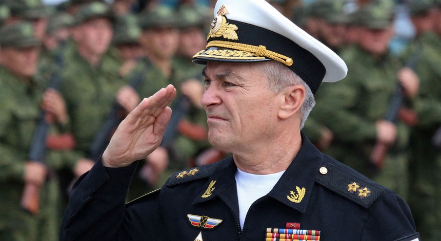 Vice-almirante Viktor Sokolov, comandante da frota russa do Mar Negro, em Sebastopol, numa foto de 27 de setembro de 2022
