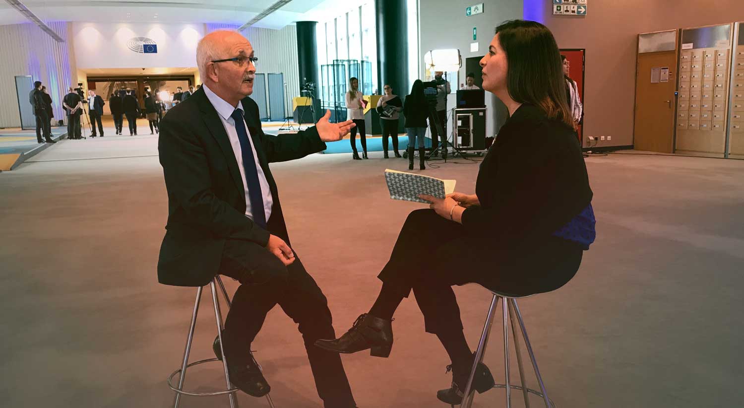  Na confer&ecirc;ncia organizada pela eurodeputada Ana Gomes sobre Mo&ccedil;ambique. &Agrave; esquerda est&aacute; Tom Gibson da Comiss&atilde;o de Prote&ccedil;&atilde;o de Jornalistas. &Agrave; direita est&aacute; Salom&eacute; Sebasti&atilde;o.  